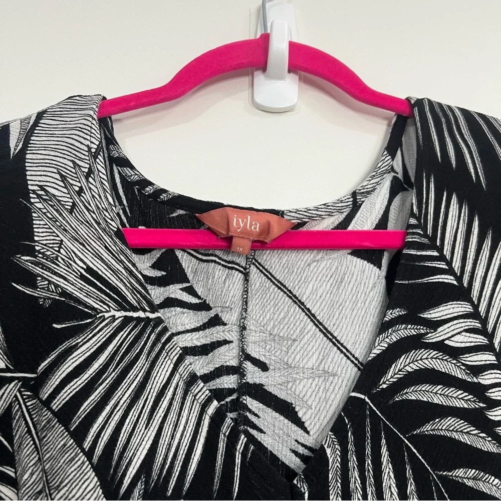 Tropical Dress‎ Black and Gray Leaf Print Maxi V-Neck Side Slit Cinched Waist - Picture 4 of 7